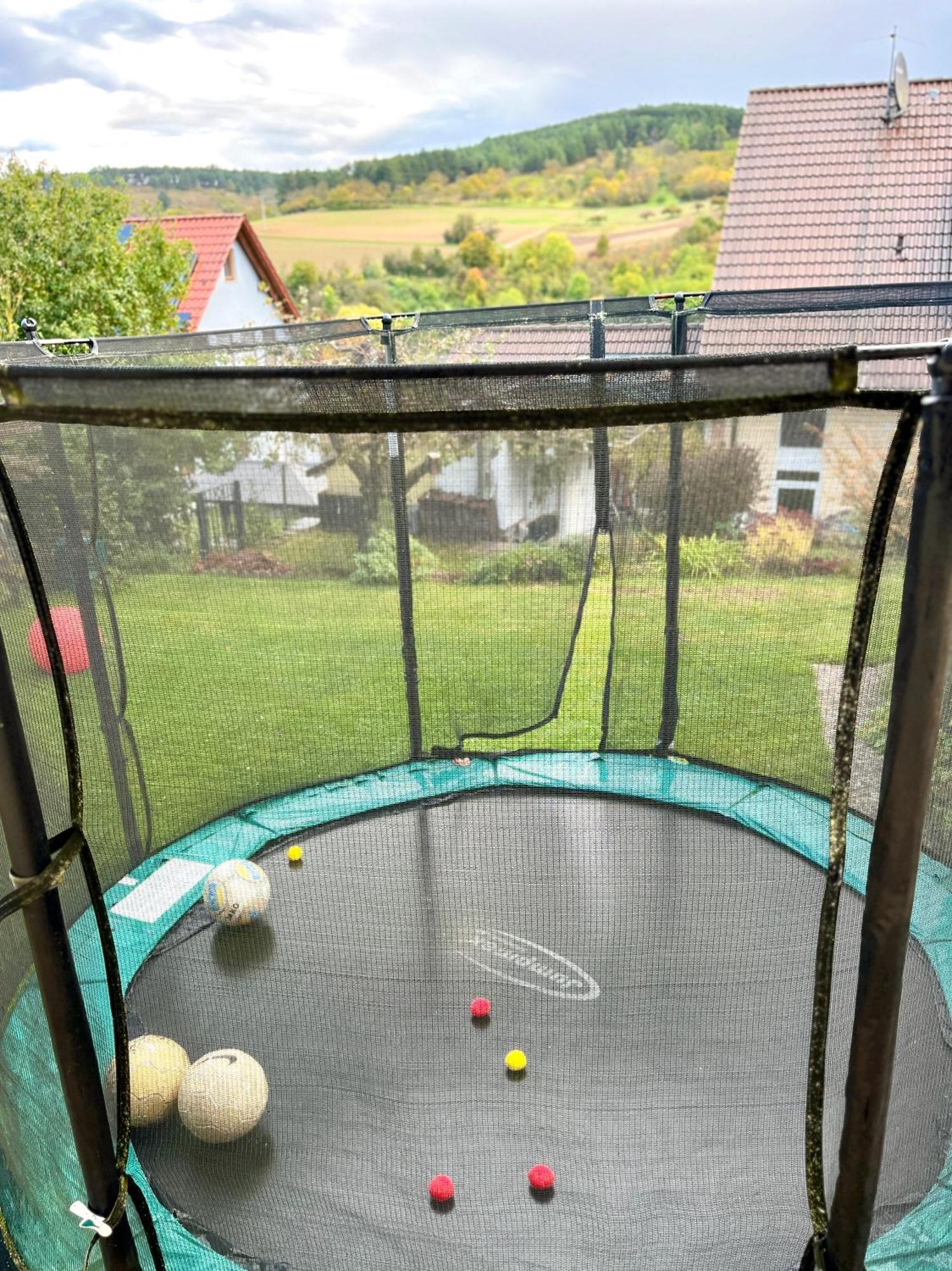 Ferienhaus Weinbergblick - Nahe Wuerzburg - 2 Schlafzimmer - Familienfreundlich - Terrasse Unterleinach Bagian luar foto