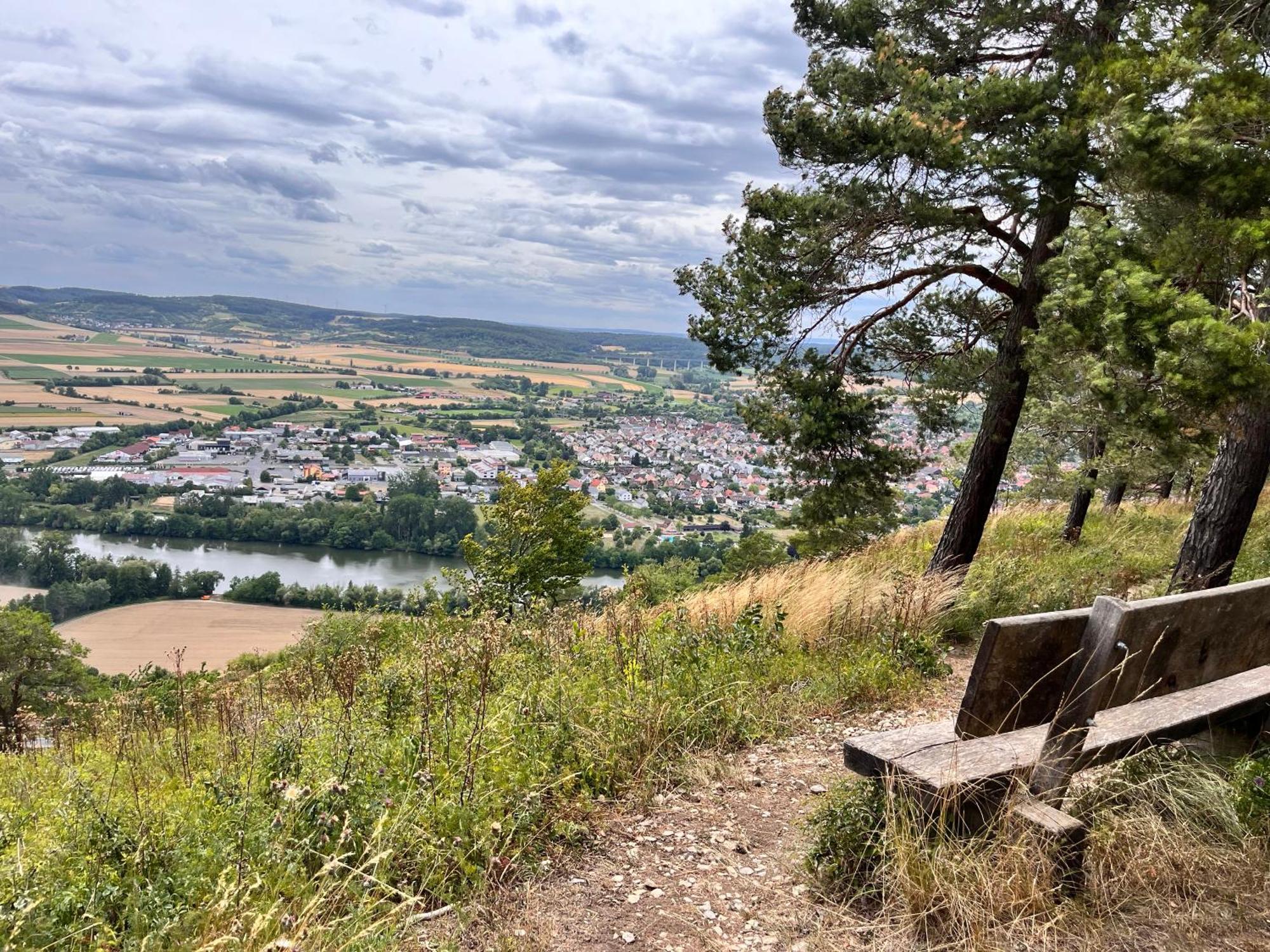 Ferienhaus Weinbergblick - Nahe Wuerzburg - 2 Schlafzimmer - Familienfreundlich - Terrasse Unterleinach Bagian luar foto